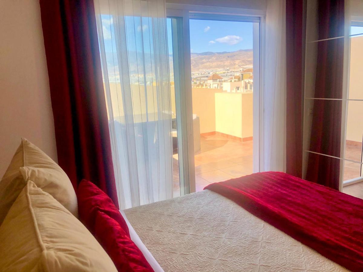 Atico Deluxe Entre Centro Y Playa Salinas Con Terraza, Wifi, Piscina Climatizada, Gym, Sauna Y Garaje -Smart Tv Roquetas de Mar Ngoại thất bức ảnh